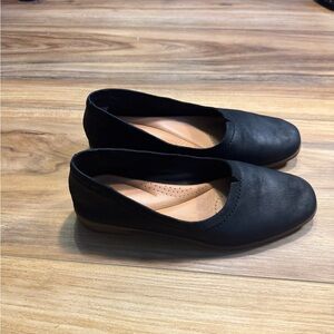 Clarks Women's Black Faux Leather Flats
